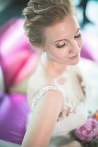 Braut mit professionellem Brautstyling